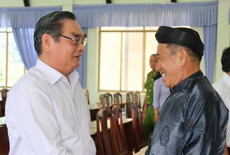 សមាជិកអចិន្ត្រៃគណៈលេខាលោក Le Hong Anh ជួបប្រាស្រ័យជាមួយ អ្នកបោះឆ្នោតនៅទីក្រុង Can Tho